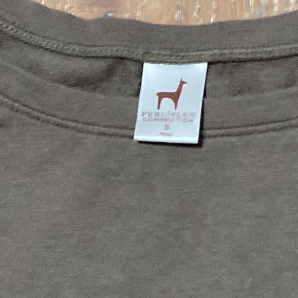 Peruvian connection wide neck slightly oversized brown T-shirt size small - Picture 4 of 6
